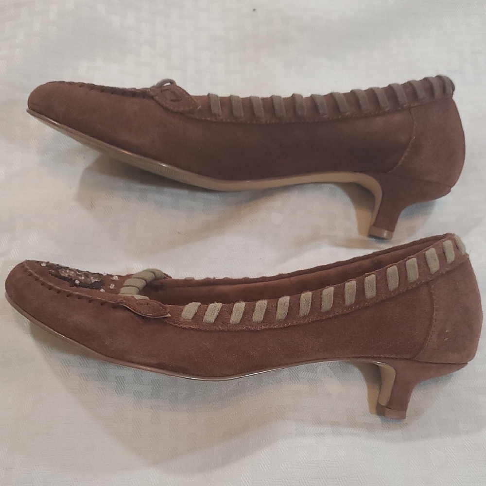 NEW Port News Stylish Brown Embellished Moccasins Kitten Heel - Picture 4 of 13